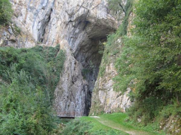 Potpećka pećina, najveći pećinski ulaz u Evropi