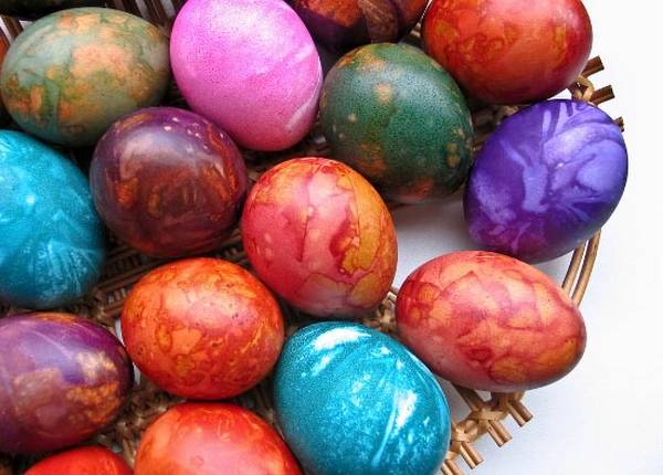 kako sarati jaja vostanim bojama