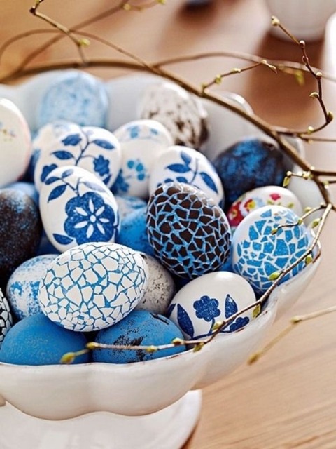Uskršnja jaja u jednobojnoj dekoraciji, idealna za firme i izloge