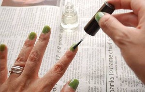 Ideje za lakiranje noktiju sa novinama
