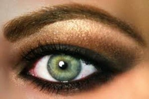 Kako našminkati zelene oči prema boji kose i tena