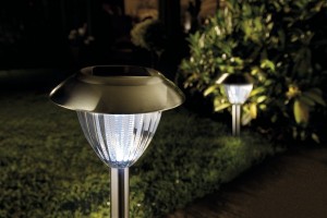 Solarne lampe najbolje su rešenje za baštu i dvorište