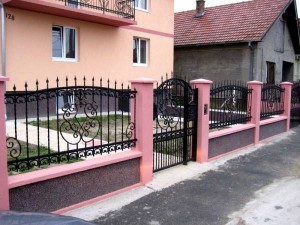 Kapije i ograde za dvorište od kovanog gvoždja – korisni saveti za održavanje