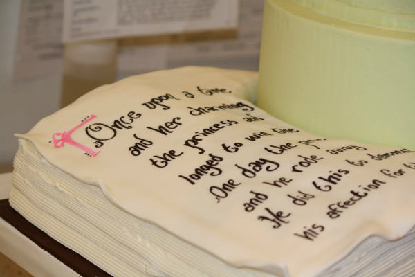 torte u obliku knjige